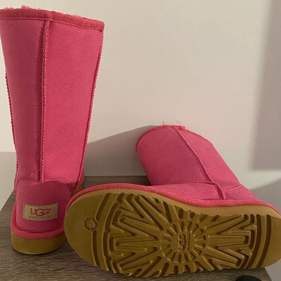 Pink uggs - Picture 4 of 4